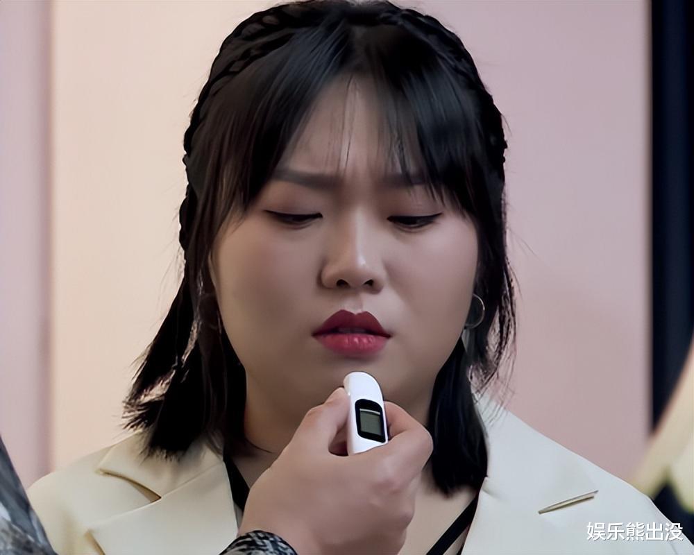 杨超越|开播：李雪琴夺冠、杨超越第三，但该孵化谁，恐怕与实力无关！