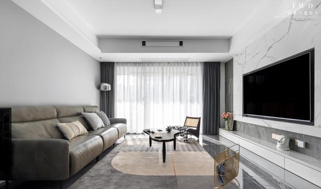 140将大横厅一拆为二，隔出间15儿童房，一儿一女都有地睡了