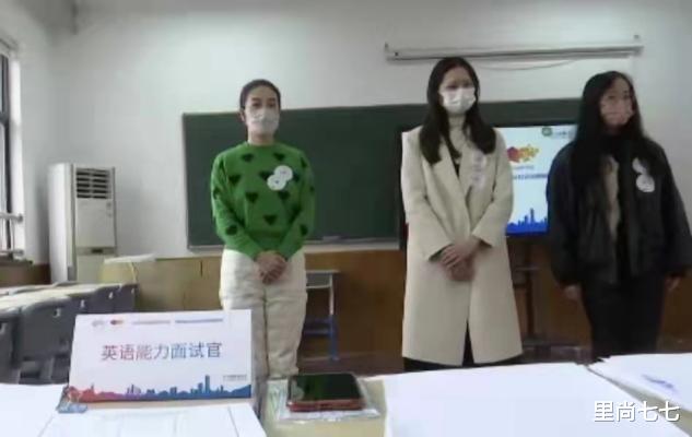 毛衣 叶璇报名亚运会志愿者，扎马尾利落又精神，军人站姿比素人还端正
