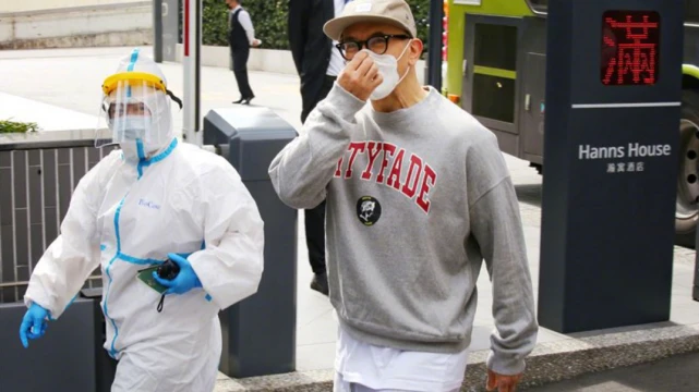 具俊晔|53岁具俊晔头婚没经验？特意手指纹婚戒表白大S，娇妻反应却冷淡