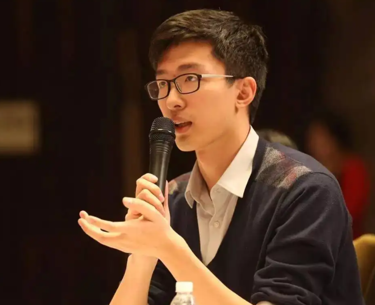 学霸|“三无家庭”孩子没出路？北大学子随机接受采访，父母职业很亮眼