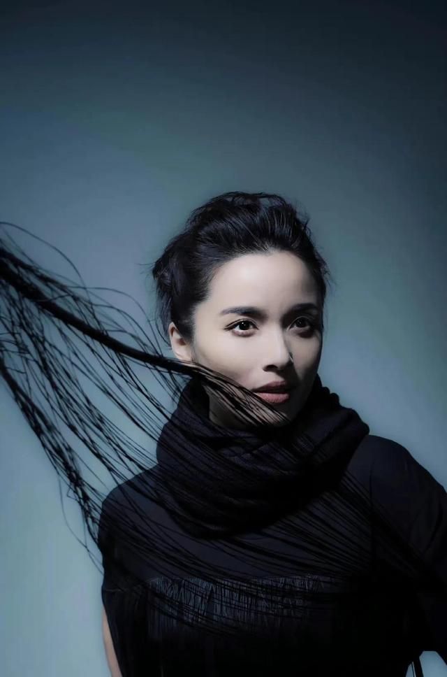 李佳|演员李佳：一婚嫁富商，二婚嫁靳东，40岁生二胎