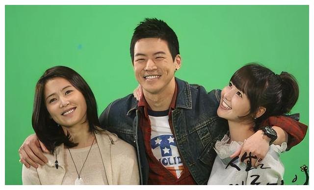 李尚允|李尚允出席试映会 韩国第一学府毕业才貌双全 曾与崔智友李宝英搭档