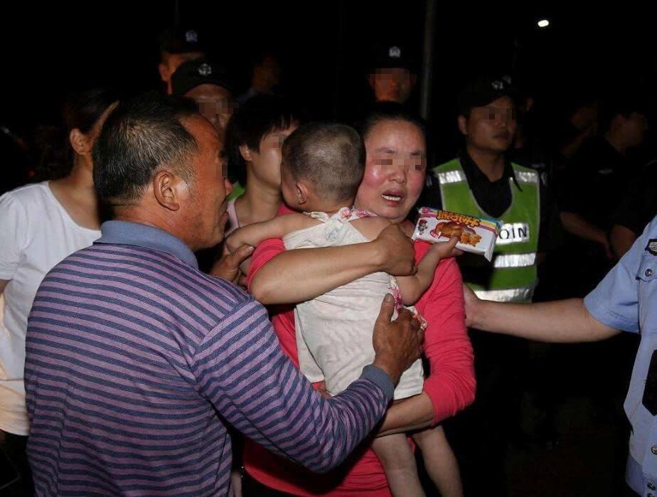 人贩子拐孩子又出新招数,连大孩子都可能中招,有娃的家庭要知道