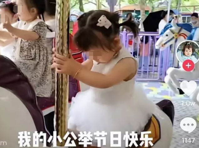 杭州坠楼女童父亲现状:吃饭时还给女儿剥虾,出行时带女儿的遗物