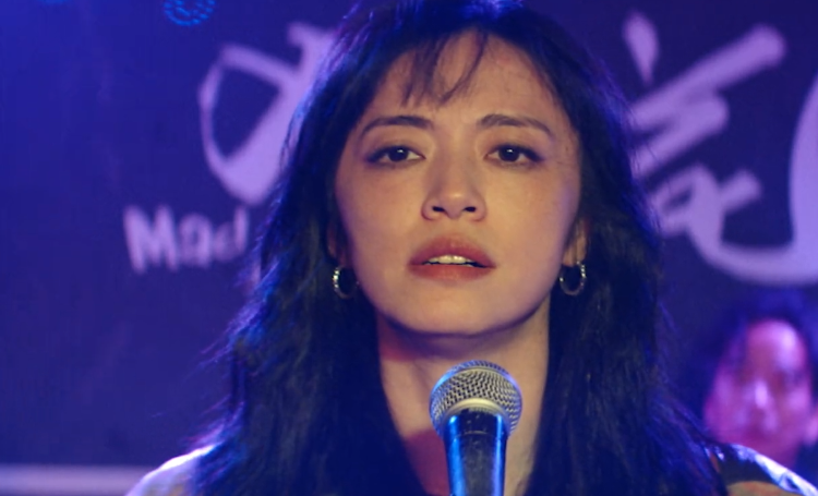 赵子琪|《摇滚狂花》出圈理由：姚晨的演技，庄达菲的脸蛋，赵子琪的衣品