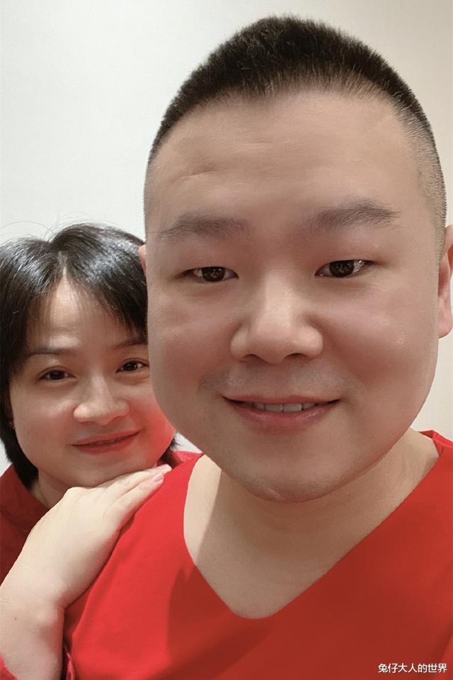 岳云鹏|德云社岳云鹏妻子晒照,评论区画风集体跑偏,岳岳的卫衣真抢镜