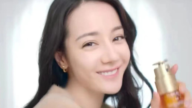 迪丽热巴|热巴30岁状态沧桑，最新护肤品广告曝光，滤镜太重被指没有说服力