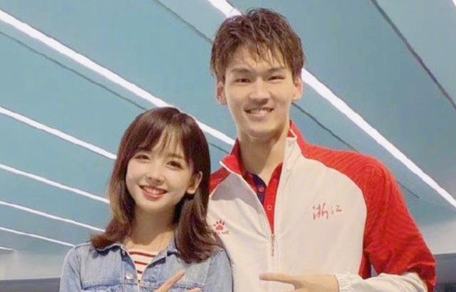 王冰冰|沉寂4个月后回归,王冰冰笑容灿烂、状态好,网友劝其专心搞事业