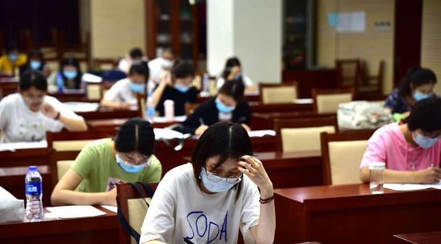 |自考生可以报考公务员吗？同等对待，但是自身的学历能力很关键！