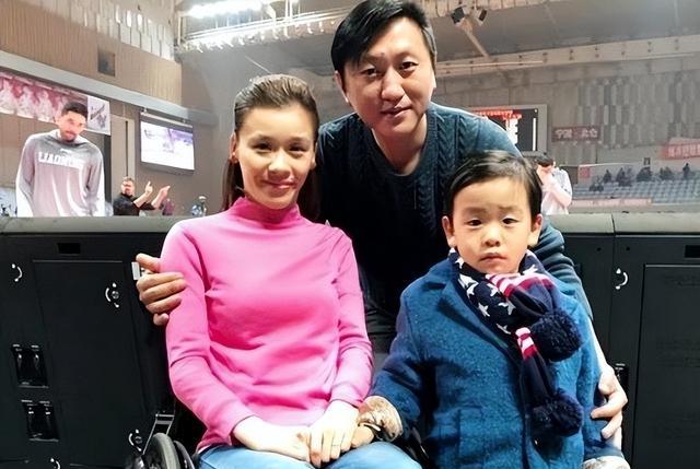 桑兰|瘫痪24年的桑兰：嫁富豪老公，41岁仍白皙漂亮，8岁儿子温暖贴心