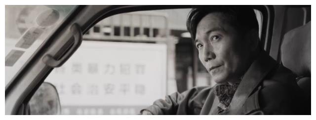 孔孝珍|一上映就拿下榜单第一,没想到,54岁邹兆龙又打出了一副“王炸”