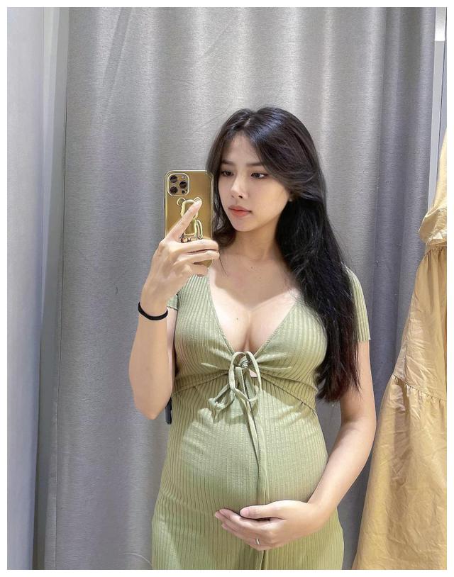 辣妹|歌手PhanManhQuynh的妻子,怀孕期间穿得这么性感