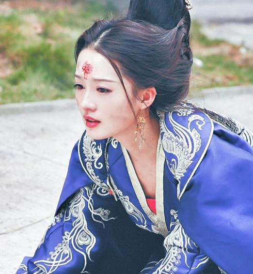 请君|任嘉伦出演民国剧《请君》,女主气质不输热巴,光看路透就心动了