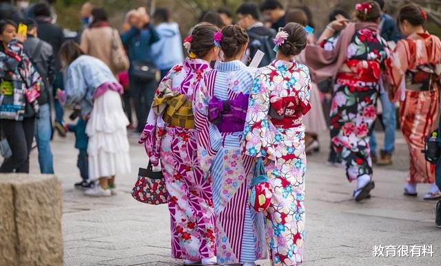 女子穿和服在饭店就餐,大姐上前怒怼:勿忘国耻,网友:说得好!