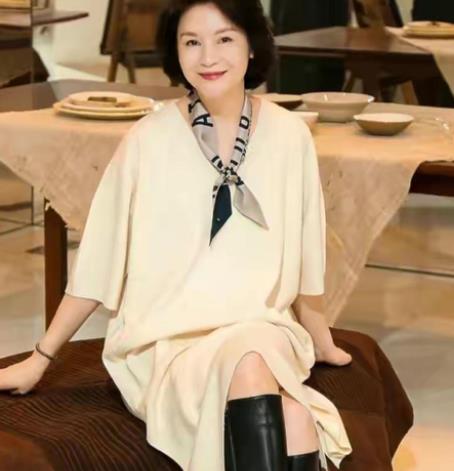 穿衣搭配 女人年纪越大,越要学会从发型和穿搭打扮自己