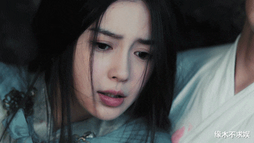 Angelababy|Angelababy活动被拍，168cm个头纤细，生图状态大获好评