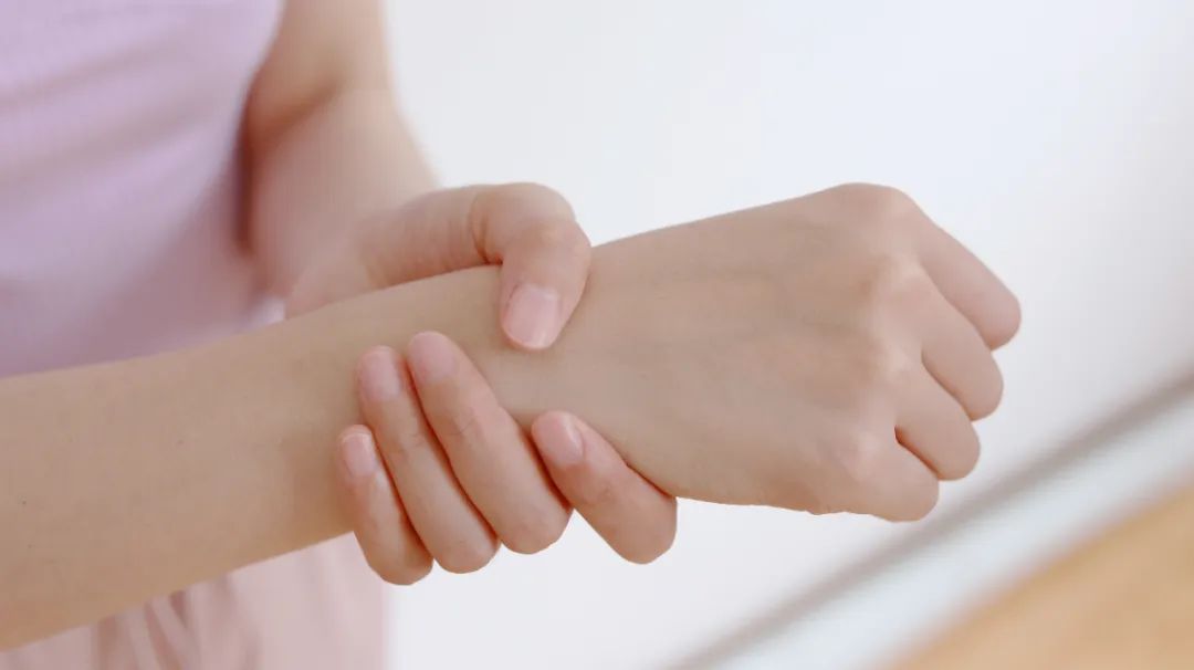 脑梗|天然“排酸高手”上线,多吃3种食物,尿酸回归正常,远离痛风困扰