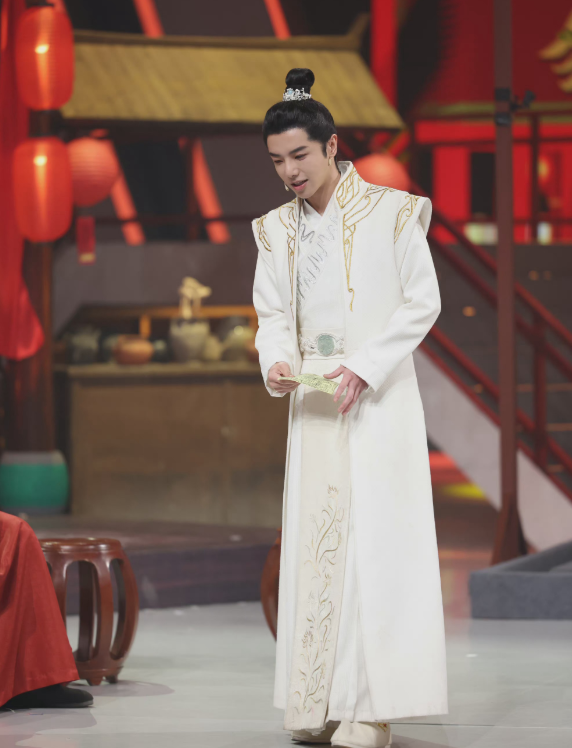 华晨宇|《王牌对王牌》第七季开播，华晨宇再次扮古装，粉丝直夸像贵公子