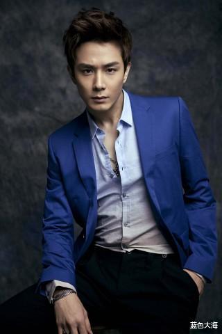 戚薇|富婆戚薇：因一瓶香水让何炅道歉，后直播卖假货拒不认错宣布退圈