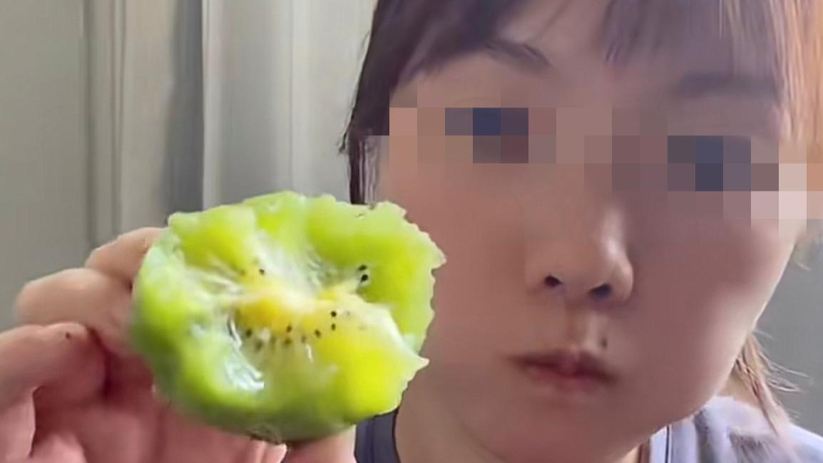 “半颗猕猴桃”事件，到底撕裂了多少个家庭的遮羞布？