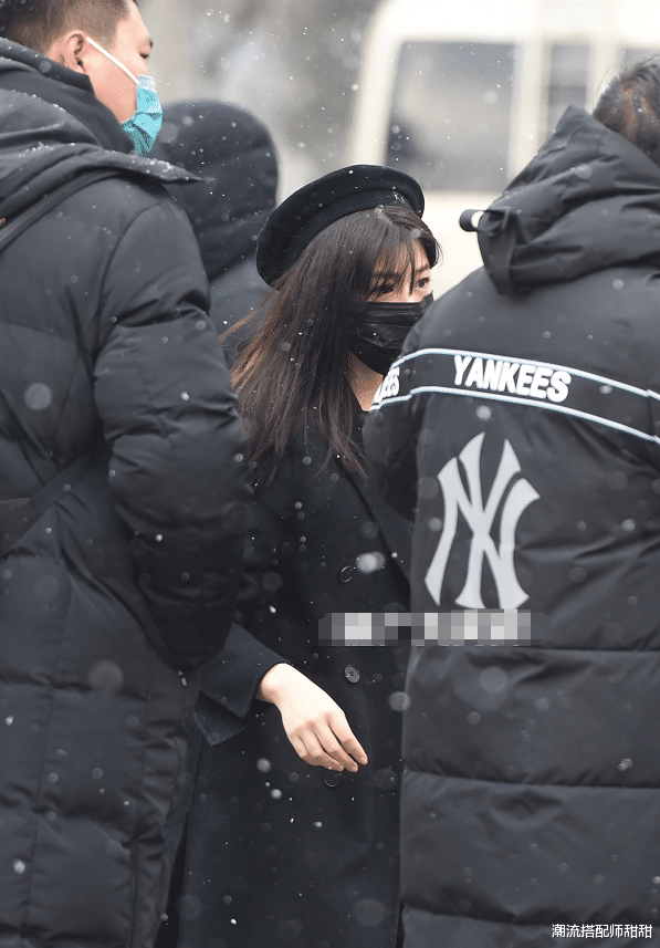 时尚搭配|央视春晚阵容提前看:陈妍希、万茜穿得厚实,张凯丽笑出鱼尾纹