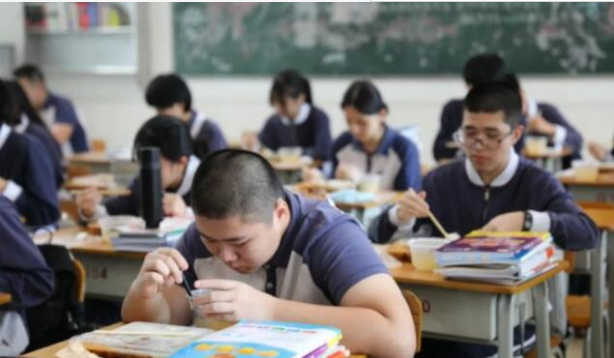 学霸|父母的职业对子女有影响？这类职业的家长，更容易培养出“学霸”