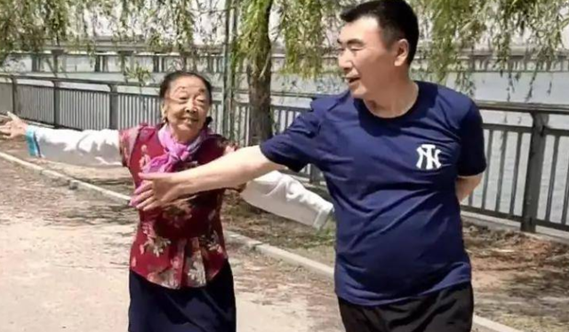 李玉成|网友：大小老婆可还行！马玉琴被接回家，与李玉成新欢相处融洽