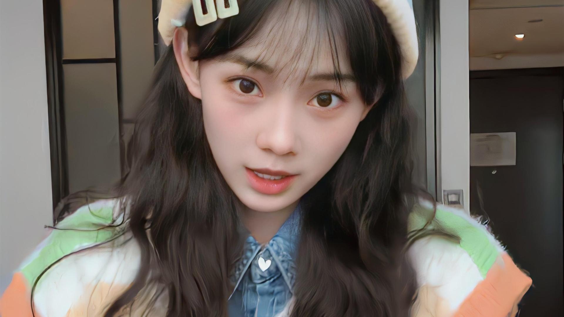 鲁照华|鲁照华：校园初恋般的甜美容颜，美女明星青春活力四射，俏皮灵动