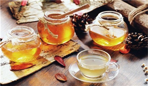 疾病 蜂蜜水可以养颜瘦身吗？专家：别信了，它的真正功效只有这4个