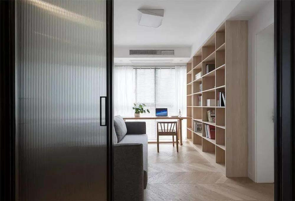 137平现代简约四居室,木地板与原木家具简单中带着独特的气质