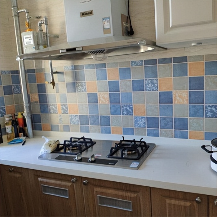 厨房总是油乎乎的？多亏保洁阿姨的小妙招才一尘不染，分享给大家