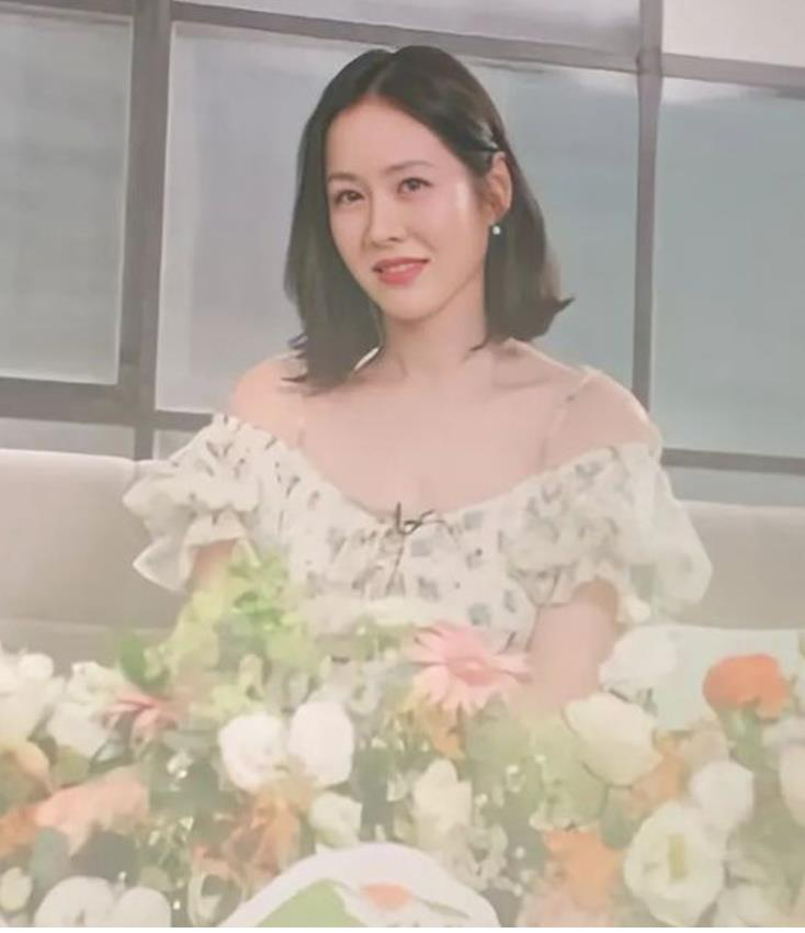 董璇|孙艺珍秀孕肚登杂志封面，肚子大得像怀双胞胎，网友猜测是儿子