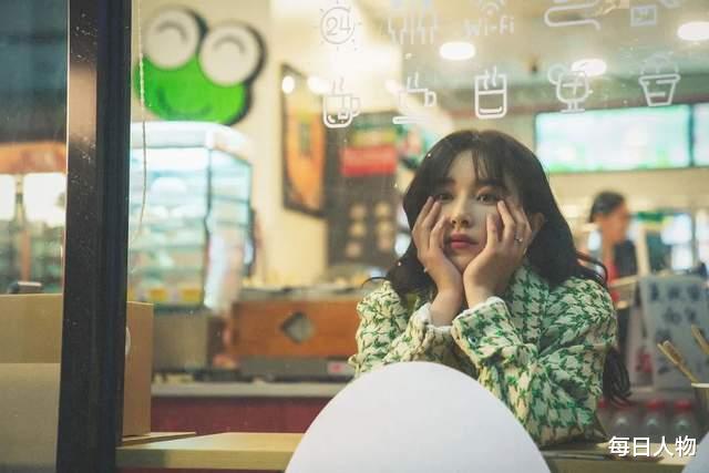 麦当劳|假装上班的年轻人为消磨时间,去法院旁听官司,挤满麦当劳星巴克