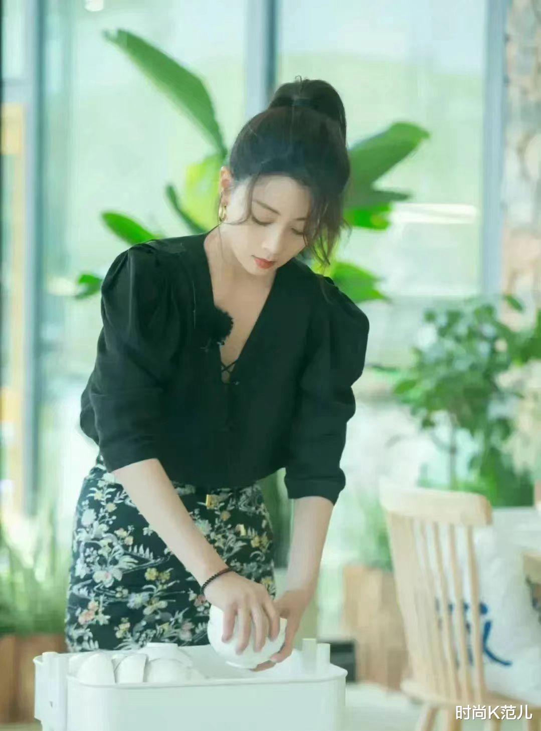 穿衣搭配 殷桃真会穿，《中餐厅》演绎八套时髦造型，每一套都很好看