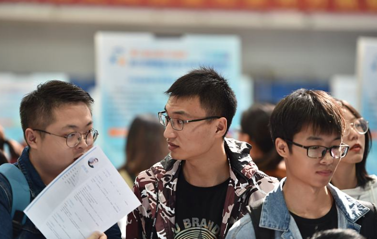 华为|为进华为拒绝其他名企，可入职遥遥无期，800多名毕业生茫然无措