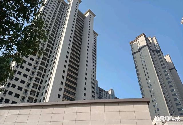 房价|房价会跌成“白菜价”吗？三四线楼市开始降价，官媒终于改口了