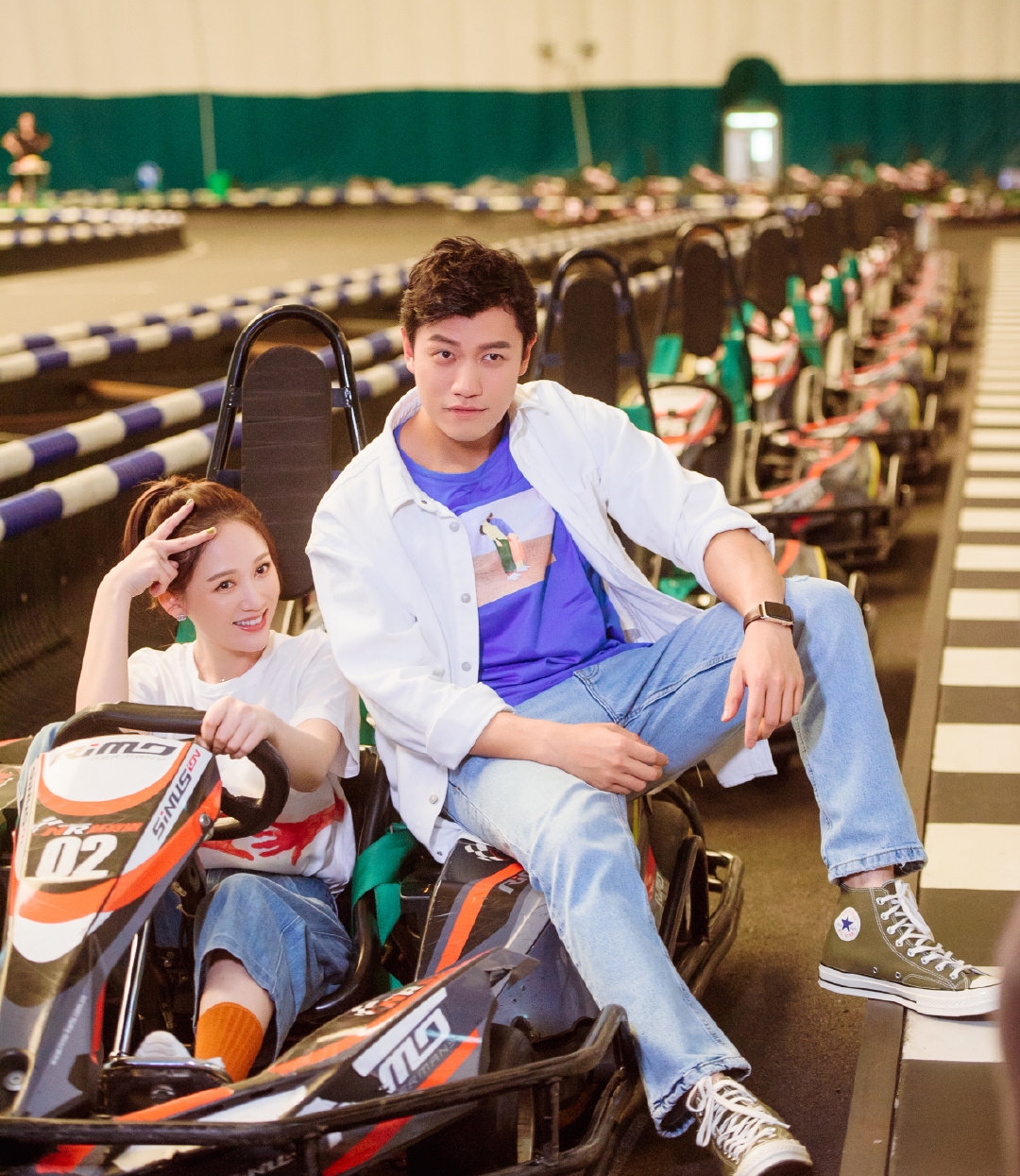 陈乔恩|陈乔恩到马来西亚过年见公公婆婆,迅速融入老公朋友圈,颜值远超素人