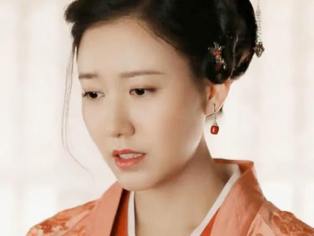 高露|高露，为了爱情放弃事业，嫁给圈外人丈夫，如今儿女双全太过幸福