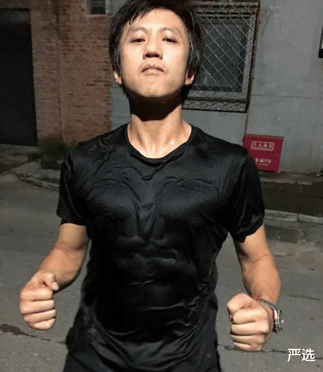 郑伊健 郑伊健陪蒙嘉慧到公园健身，丈夫工作赚过亿资产，老婆安心享福