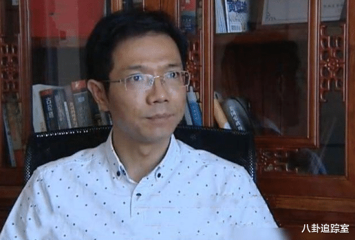 街拍|云昊直播晒许妈姚爸，与姚家男儿同屏直播，透露异地审理困难