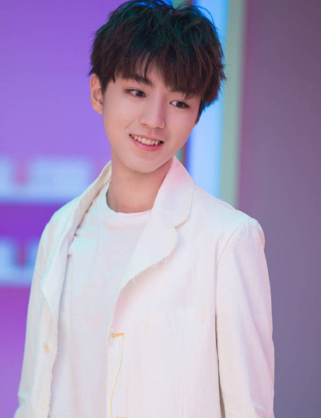 王俊凯|曝王俊凯犯事将离开TFboys团队+退圈,王俊凯方发声辟谣