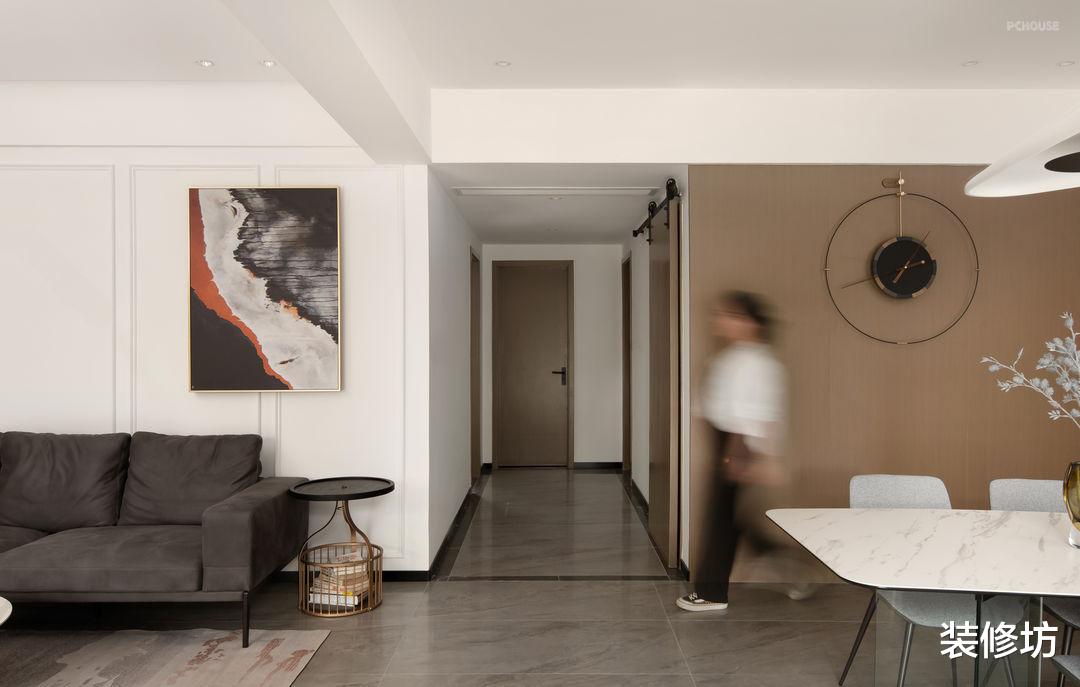 110平现代三居室,焦糖棕系超好看,实用又温馨