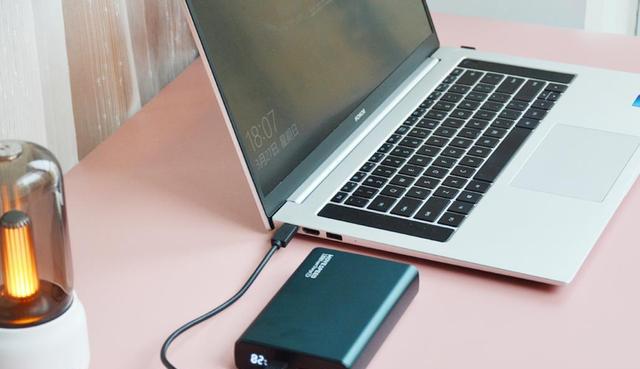 笔记本|经常出差,需要给手机和笔记本选什么配件,这四款很实用!