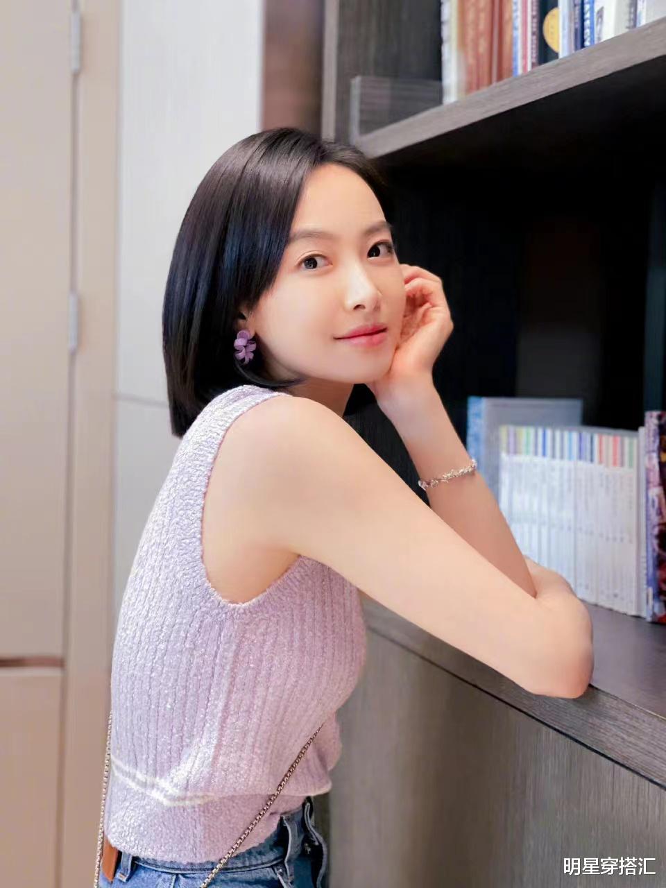 宋茜“针织背心+短裙”时尚一夏，既时尚随性又舒适显气质