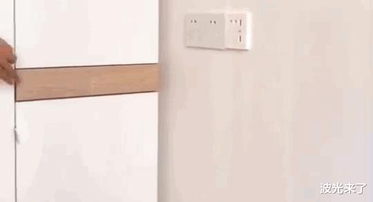 装修还买传统床头柜吗？早就过时了，现在年轻人都流行这样装