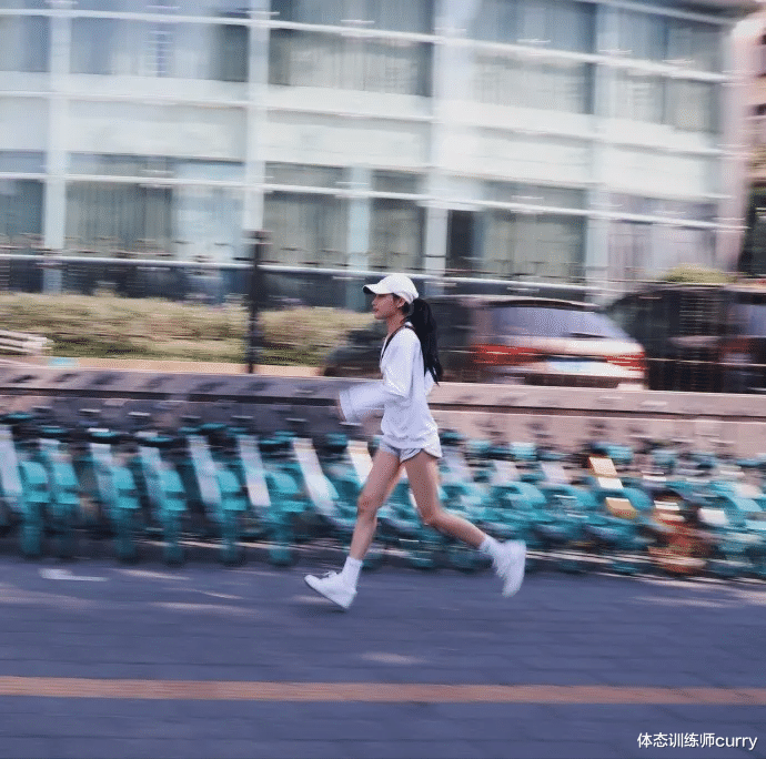 健身|闺蜜的臀更翘,怎么办?