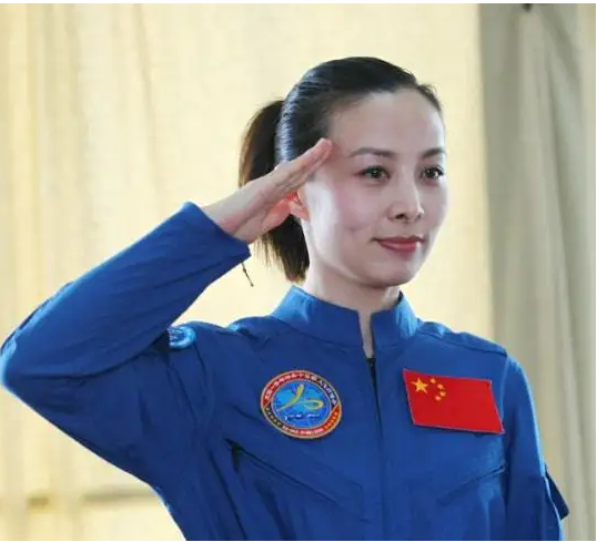 隋俊波|王亚平：发文了，在发大朋友圈，领略一下女英雄的妙笔生花....