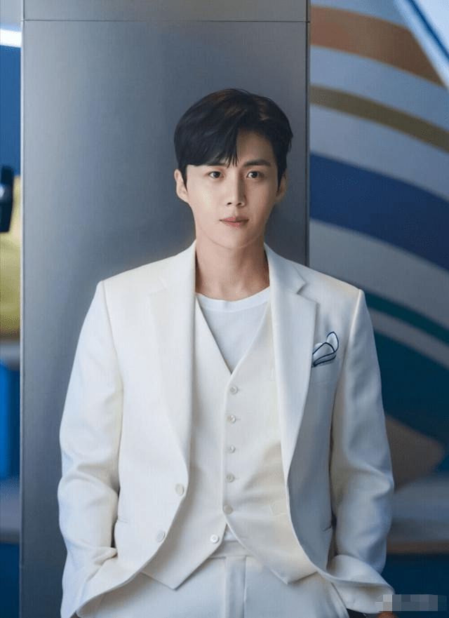 金宣虎|金宣虎私生活风波后首度公开露面 现场流泪道歉