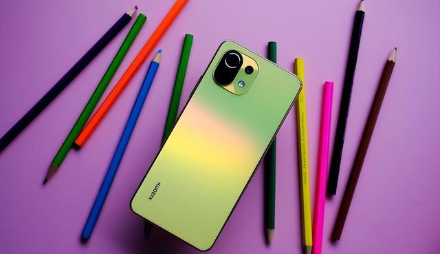 雷军彻底清仓，OLED柔性屏+轻薄手感，骁龙778G手机降至1139元